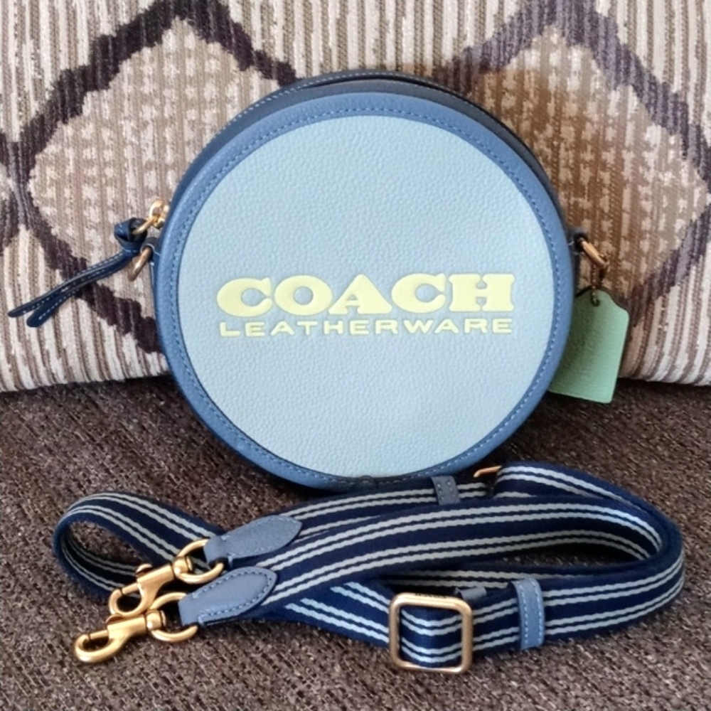 🆕️ 🌊Coach🌊 - Aqua/Multi Kia Circle Crossbody Bag